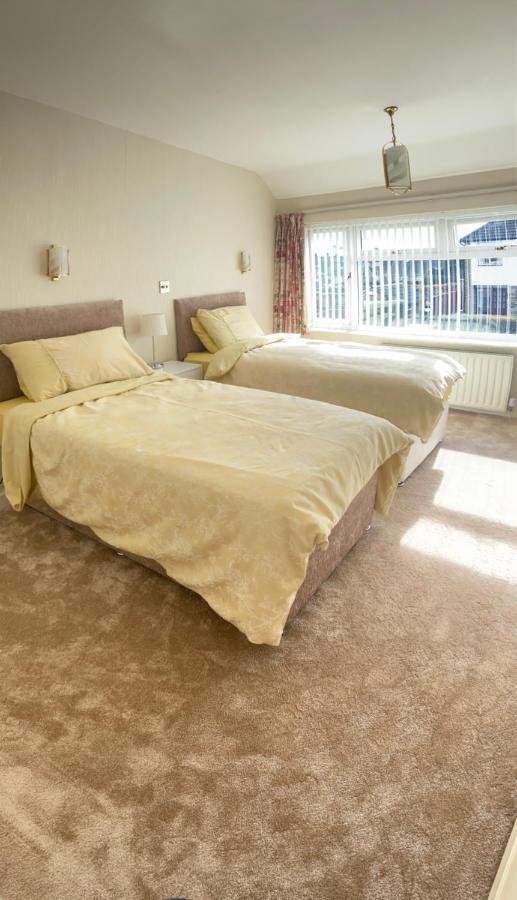 Large 4 Bedroom Home In Boston Spa Village In-Between York, Harrogate And Leeds, Sleeps 9 Экстерьер фото