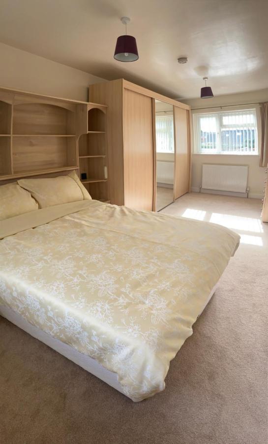 Large 4 Bedroom Home In Boston Spa Village In-Between York, Harrogate And Leeds, Sleeps 9 Экстерьер фото
