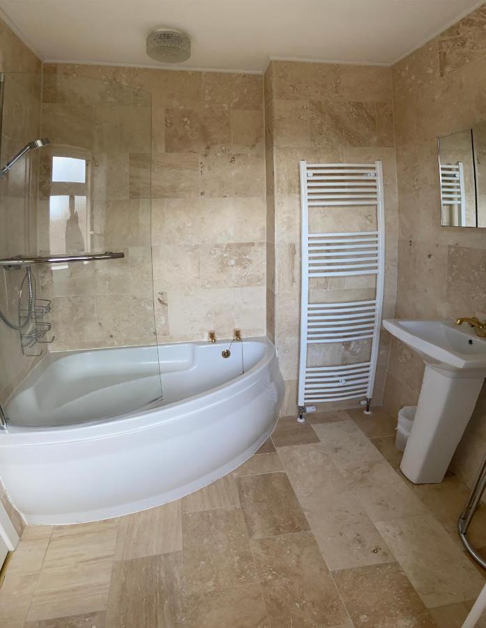 Large 4 Bedroom Home In Boston Spa Village In-Between York, Harrogate And Leeds, Sleeps 9 Экстерьер фото