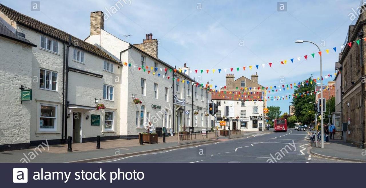 Large 4 Bedroom Home In Boston Spa Village In-Between York, Harrogate And Leeds, Sleeps 9 Экстерьер фото