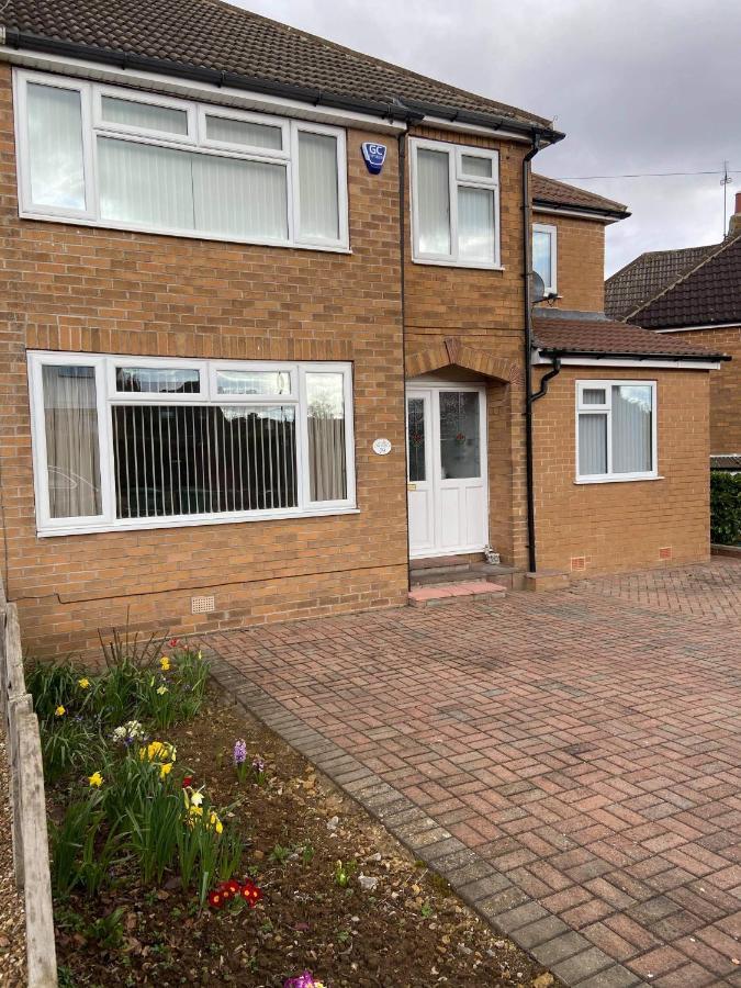 Large 4 Bedroom Home In Boston Spa Village In-Between York, Harrogate And Leeds, Sleeps 9 Экстерьер фото